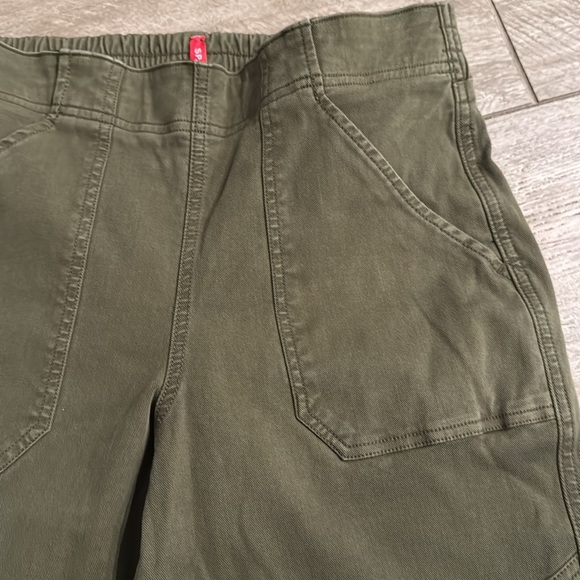 Spanx Stretch Twill Cargo Jogger Olive Green. Medium. - Picture 3 of 7